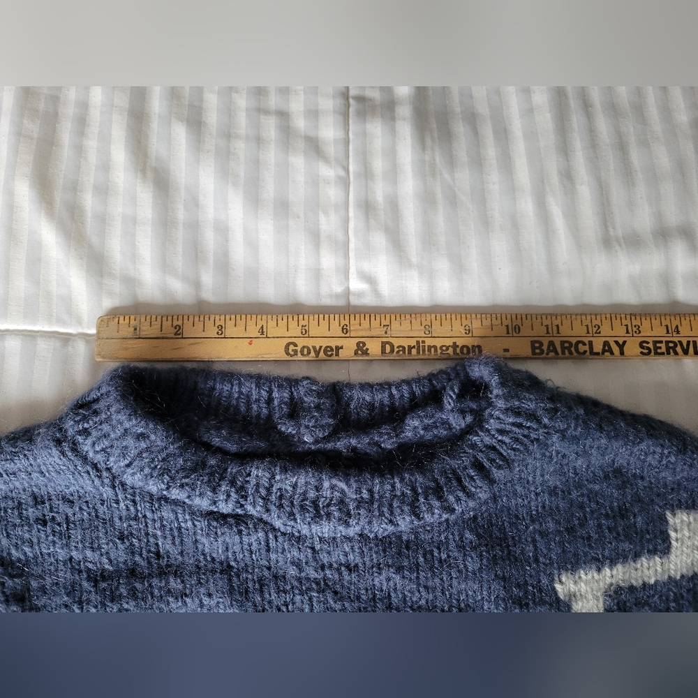 Handknitted Sweater - Picture 5 of 10